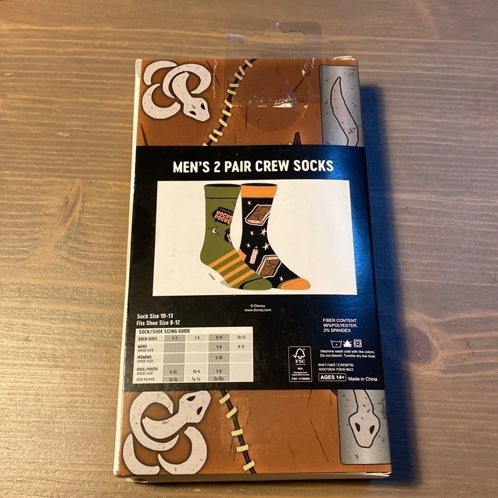 Disney Hocus Pocus Men’s Crew Socks 2-Pack Novelty VHS Tape Gift Box Size 8-12